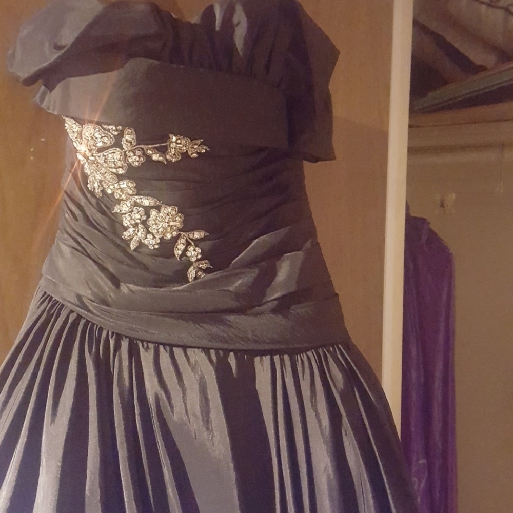 Black floor length ballroom gown, sz6, never worn